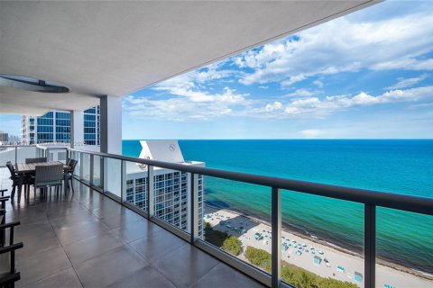 Condo in Miami Beach, Florida, 4 bedrooms  № 1922245 - photo 9