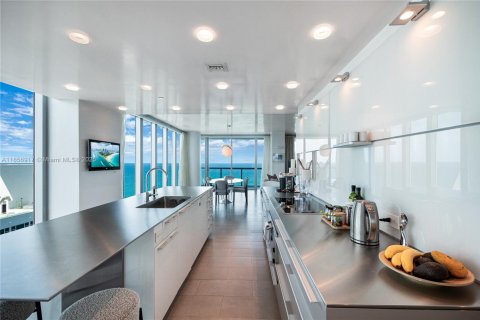 Condo in Miami Beach, Florida, 4 bedrooms  № 1922245 - photo 6