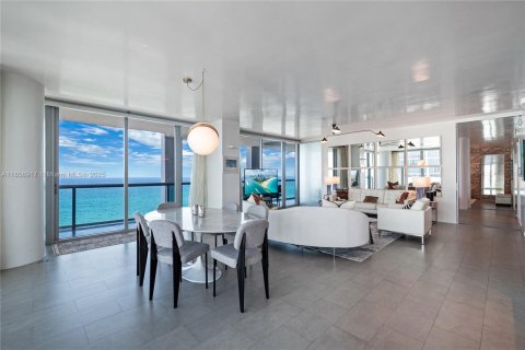 Condo in Miami Beach, Florida, 4 bedrooms  № 1922245 - photo 1