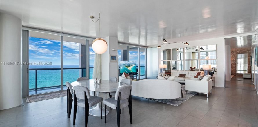 Condo in Miami Beach, Florida, 4 bedrooms  № 1922245