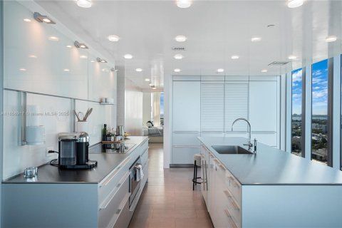 Condo in Miami Beach, Florida, 4 bedrooms  № 1922245 - photo 25