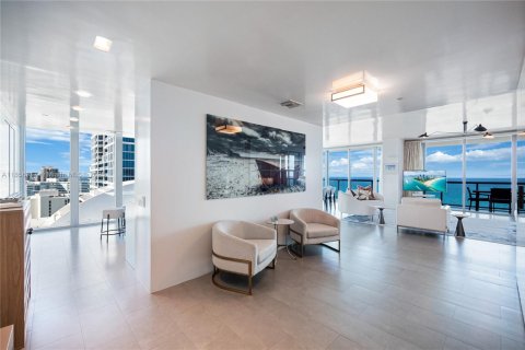 Condo in Miami Beach, Florida, 4 bedrooms  № 1922245 - photo 13