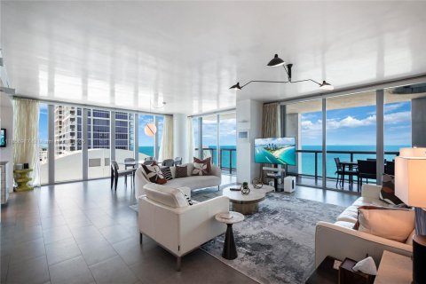 Condo in Miami Beach, Florida, 4 bedrooms  № 1922245 - photo 15