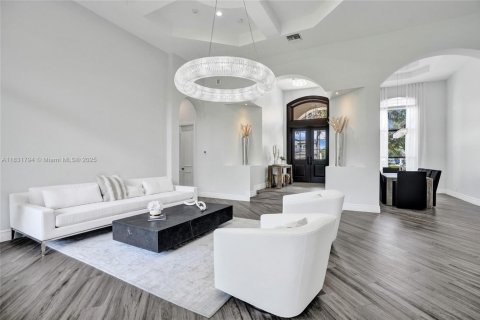 House in Davie, Florida 5 bedrooms, 411.19 sq.m. № 2021125 - photo 13