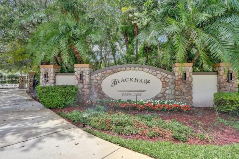 House in Davie, Florida 5 bedrooms, 411.19 sq.m. № 2021125 - photo 2