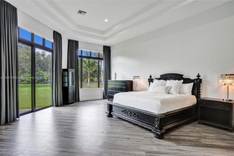 House in Davie, Florida 5 bedrooms, 411.19 sq.m. № 2021125 - photo 20