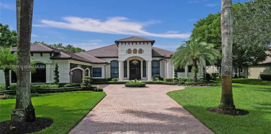 House in Davie, Florida 5 bedrooms, 411.19 sq.m. № 2021125