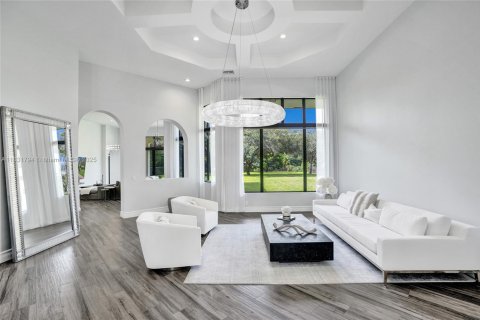 House in Davie, Florida 5 bedrooms, 411.19 sq.m. № 2021125 - photo 10