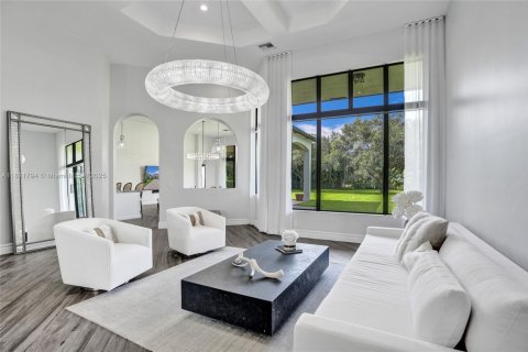 House in Davie, Florida 5 bedrooms, 411.19 sq.m. № 2021125 - photo 16