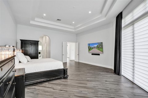 House in Davie, Florida 5 bedrooms, 411.19 sq.m. № 2021125 - photo 24
