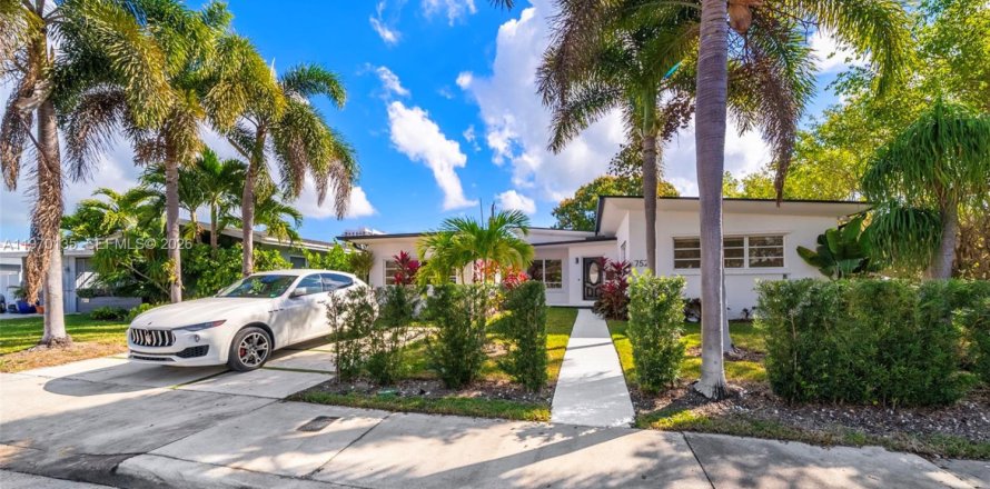 Casa en North Bay Village, Florida 4 dormitorios, 204.38 m2 № 2080452