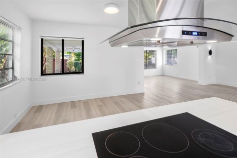Casa en venta en North Bay Village, Florida, 4 dormitorios, 204.38 m2 № 2080452 - foto 12