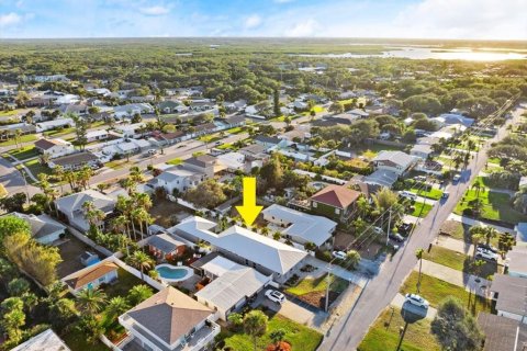 Купить виллу или дом в Нью-Смирна-Бич, Флорида 9 комнат, 162.21м2, № 1724397 - фото 13