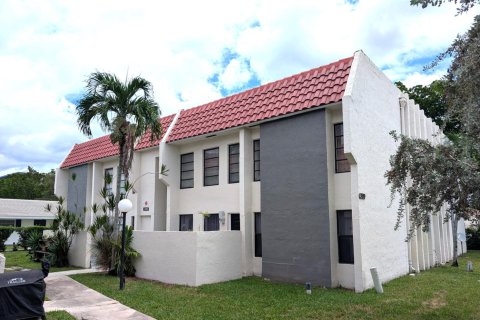 Condominio en Coral Springs, Florida, 3 dormitorios № 2176054