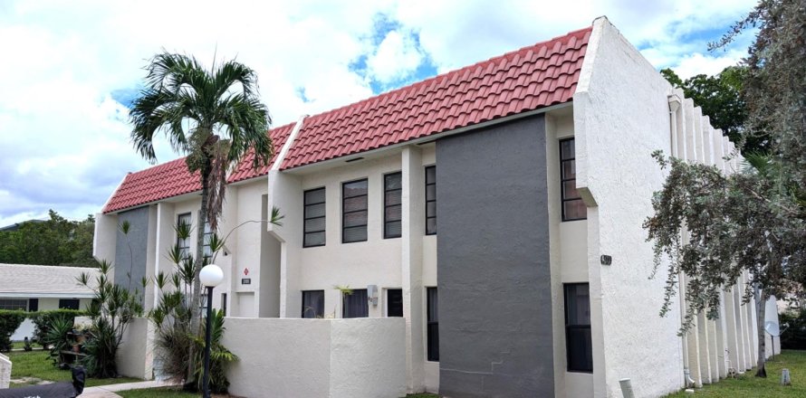 Condominio en Coral Springs, Florida, 3 dormitorios № 2176054