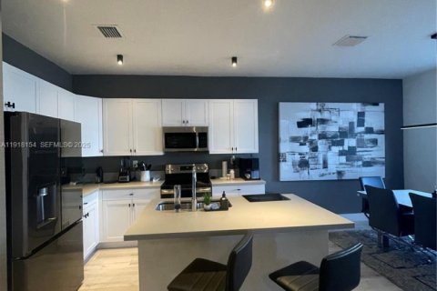 Купить таунхаус в Хайалиа, Флорида 3 спальни, 147.06м2, № 1984071 - фото 3