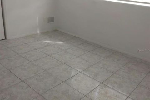House in Orlando, Florida 3 bedrooms, 101.64 sq.m. № 2400394 - photo 14