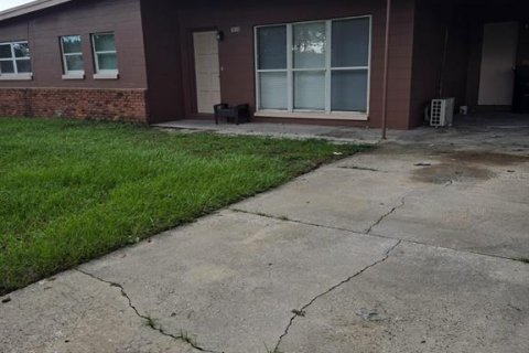 House in Orlando, Florida 3 bedrooms, 101.64 sq.m. № 2400394 - photo 4