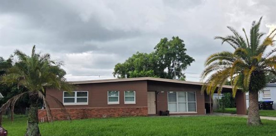 House in Orlando, Florida 3 bedrooms, 101.64 sq.m. № 2400394