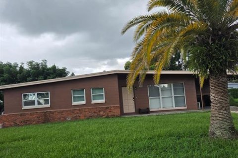 House in Orlando, Florida 3 bedrooms, 101.64 sq.m. № 2400394 - photo 3