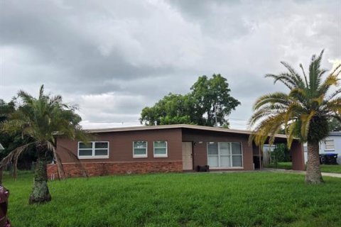 House in Orlando, Florida 3 bedrooms, 101.64 sq.m. № 2400394 - photo 15