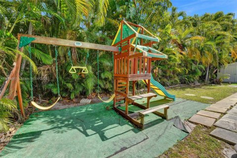 Casa en venta en Hallandale Beach, Florida, 3 dormitorios, 176.89 m2 № 1752448 - foto 23