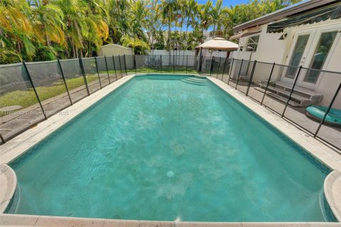 Casa en venta en Hallandale Beach, Florida, 3 dormitorios, 176.89 m2 № 1752448 - foto 24