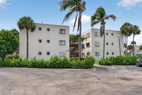Купить кондоминиум в Делрей-Бич, Флорида 6 комнат, 63.17м2, № 2147356 - фото 4