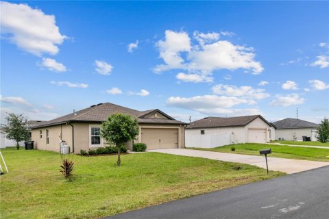 Villa ou maison à louer à Poinciana, Floride: 3 chambres, 128.48 m2 № 2384321 - photo 28