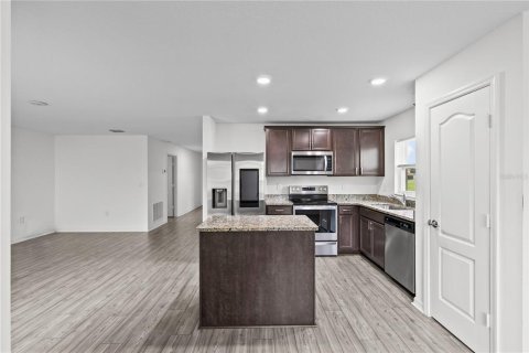 Villa ou maison à louer à Poinciana, Floride: 3 chambres, 128.48 m2 № 2384321 - photo 18