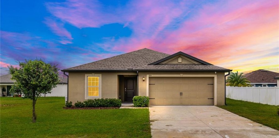 Villa ou maison à Poinciana, Floride 3 chambres, 128.48 m2 № 2384321