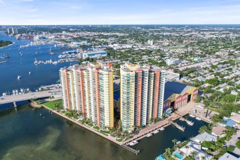Copropriété à louer à Riviera Beach, Floride: 2 chambres, 158.12 m2 № 2400580 - photo 2