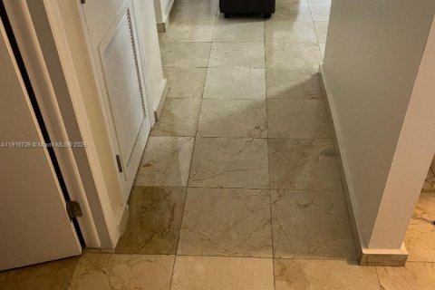 Снять в аренду кондоминиум в Холливуд, Флорида 1 спальня, 92.9м2, № 1972769 - фото 17