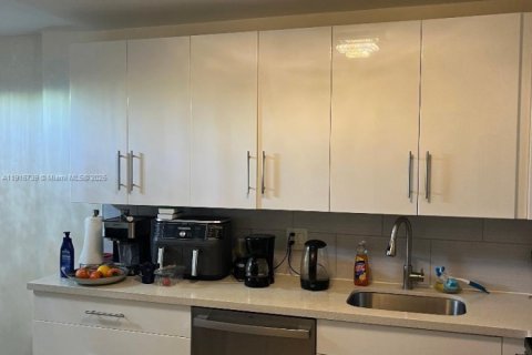 Снять в аренду кондоминиум в Холливуд, Флорида 1 спальня, 92.9м2, № 1972769 - фото 12