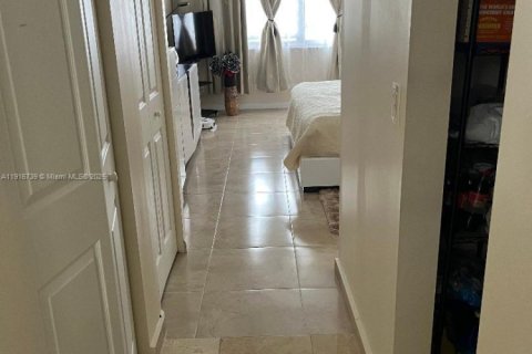Снять в аренду кондоминиум в Холливуд, Флорида 1 спальня, 92.9м2, № 1972769 - фото 18
