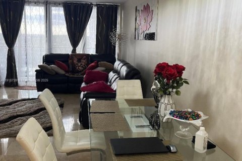 Снять в аренду кондоминиум в Холливуд, Флорида 1 спальня, 92.9м2, № 1972769 - фото 8