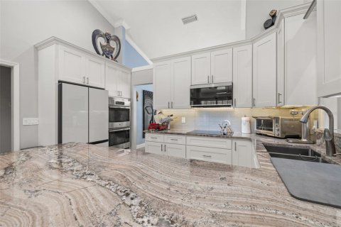 House in Orlando, Florida 4 bedrooms, 233 sq.m. № 2390979 - photo 22