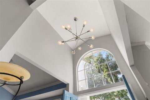 House in Orlando, Florida 4 bedrooms, 233 sq.m. № 2390979 - photo 5