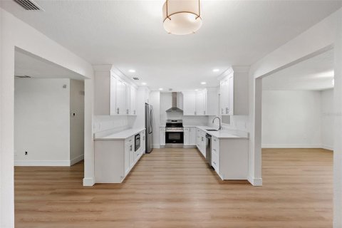 Villa ou maison à vendre à Seminole, Floride: 4 chambres, 207.36 m2 № 1776988 - photo 9