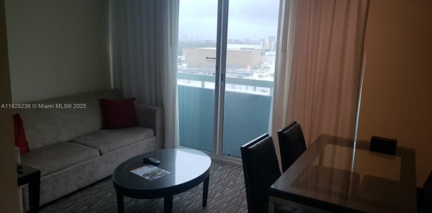 Condo in Fort Lauderdale, Florida, 1 bedroom № 1792594