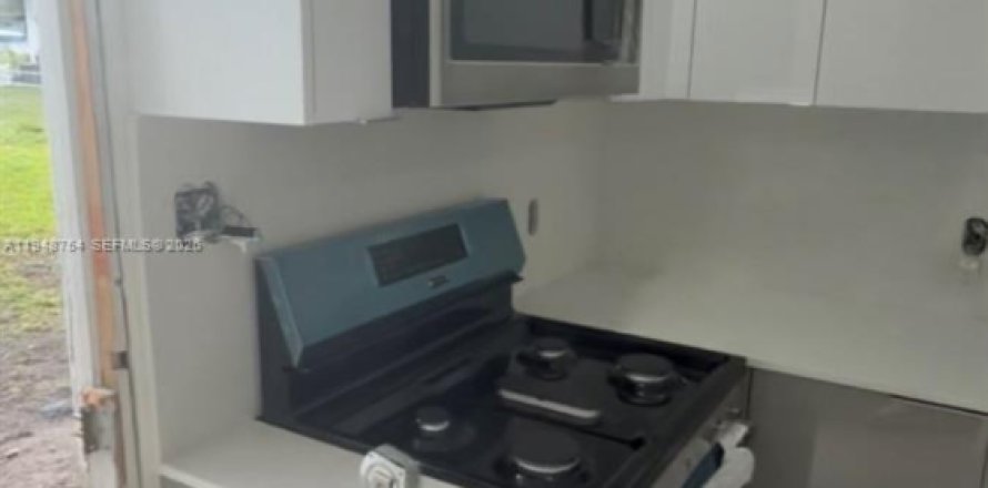 Коммерческая недвижимость в Майами, Флорида 2 спальни, 117.15м2 № 2005310