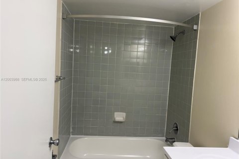 Apartment in Miami, Florida 1 bedroom, 66.15 sq.m. № 2069432 - photo 8