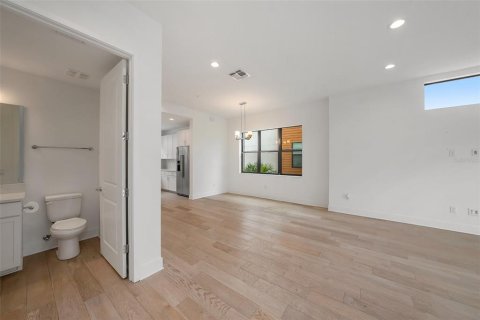 Adosado en venta en Tampa, Florida, 3 dormitorios, 260.59 m2 № 1815051 - foto 20