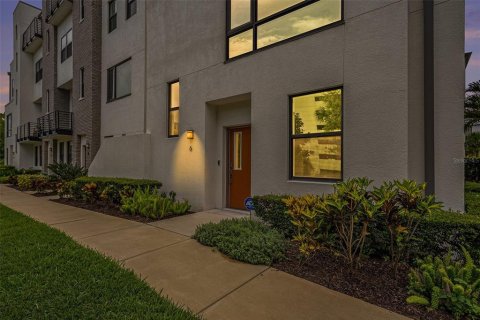 Adosado en venta en Tampa, Florida, 3 dormitorios, 260.59 m2 № 1815051 - foto 3