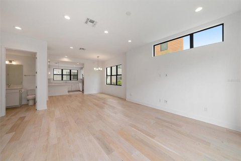 Adosado en venta en Tampa, Florida, 3 dormitorios, 260.59 m2 № 1815051 - foto 11