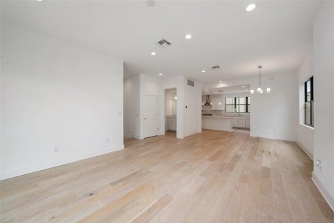 Adosado en venta en Tampa, Florida, 3 dormitorios, 260.59 m2 № 1815051 - foto 12