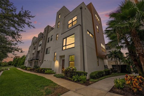 Adosado en venta en Tampa, Florida, 3 dormitorios, 260.59 m2 № 1815051 - foto 1