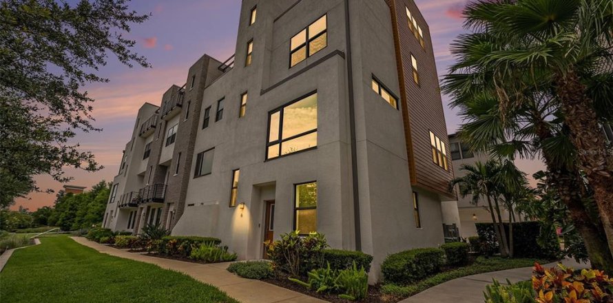 Adosado en Tampa, Florida 3 dormitorios, 260.59 m2 № 1815051