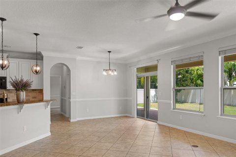 Casa en alquiler en Orlando, Florida, 6 dormitorios, 435.99 m2 № 1909916 - foto 6