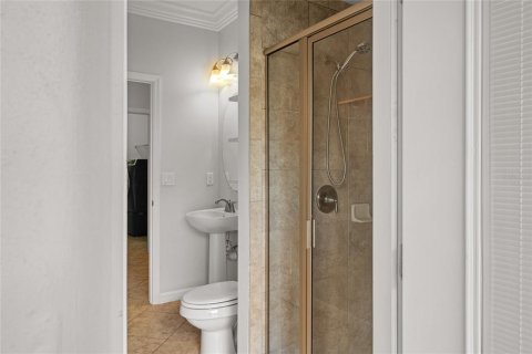 Casa en alquiler en Orlando, Florida, 6 dormitorios, 435.99 m2 № 1909916 - foto 20